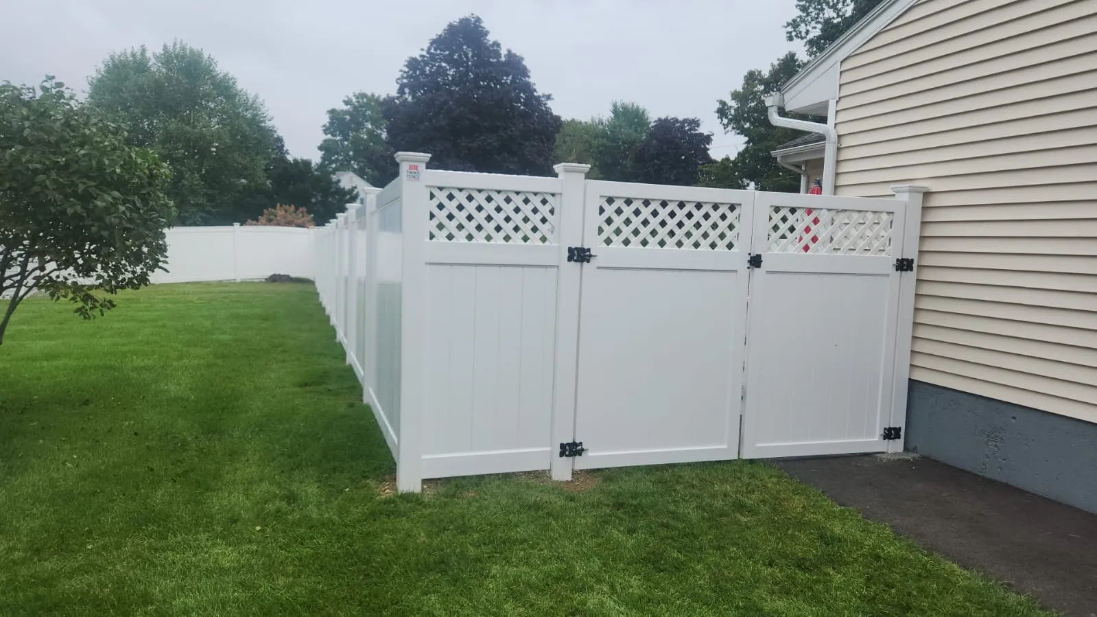 Vinyl fence photo 14