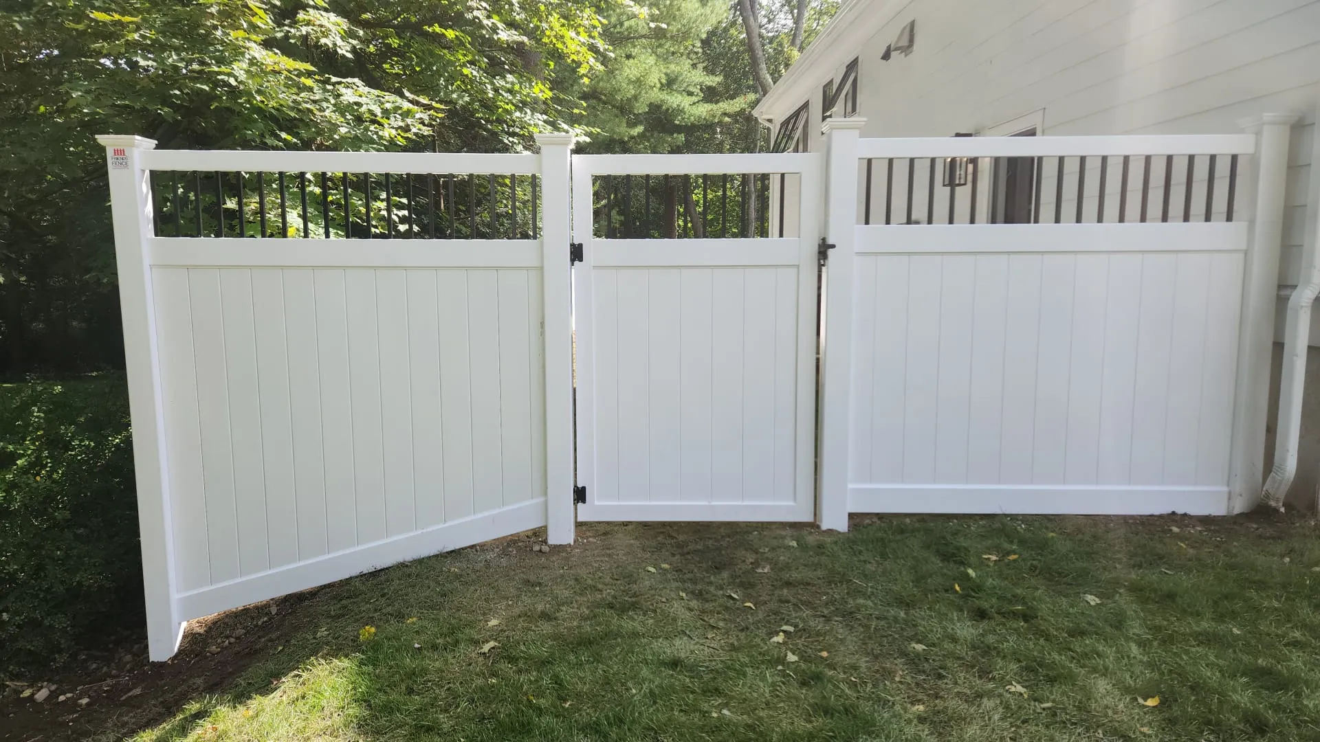 Vinyl fence photo 18